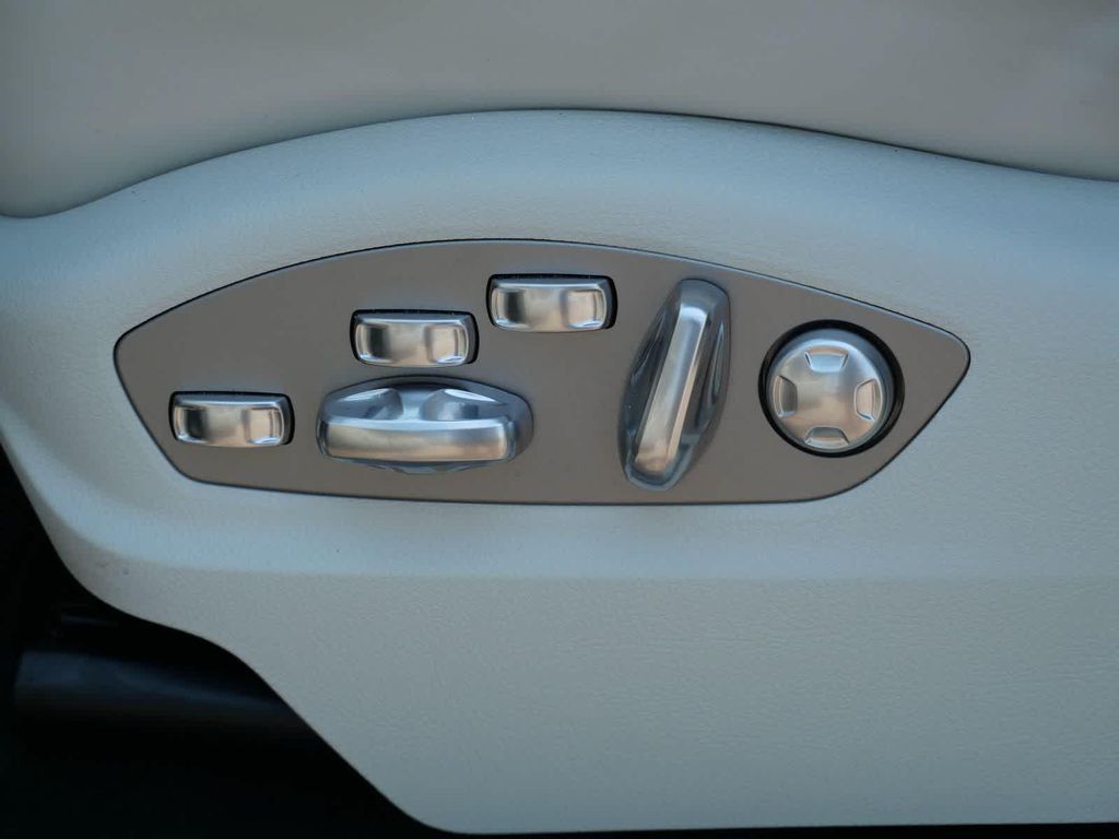صورة 10 لـ 2026 Porsche MACAN T