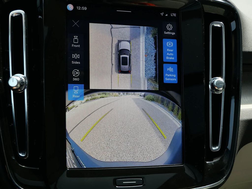 صورة مصغرة 24 لـ 2025 Volvo XC40 B5 ULTRA DARK THEME