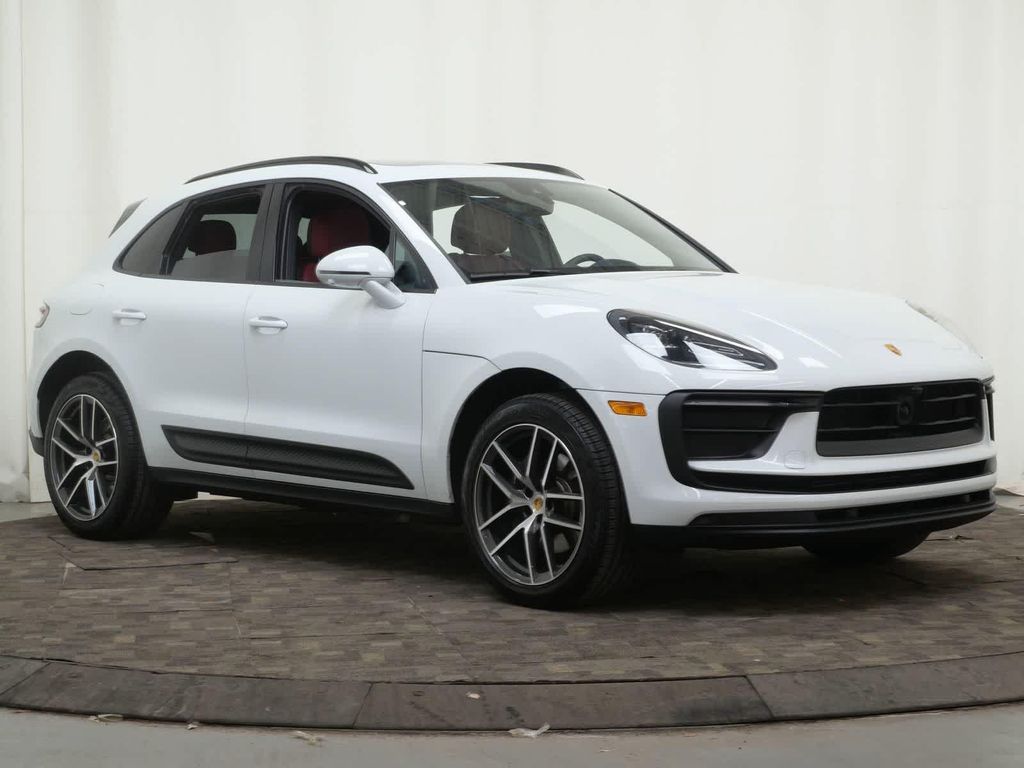 صورة 9 لـ 2025 Porsche MACAN
