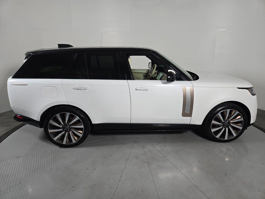 صورة 6 لـ 2025 LAND Rover RANGE ROVER P615 SV