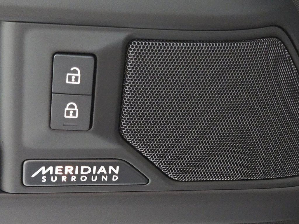 2026 LAND Rover DEFENDER P400 X-DYNAMIC SE thumbnail 23