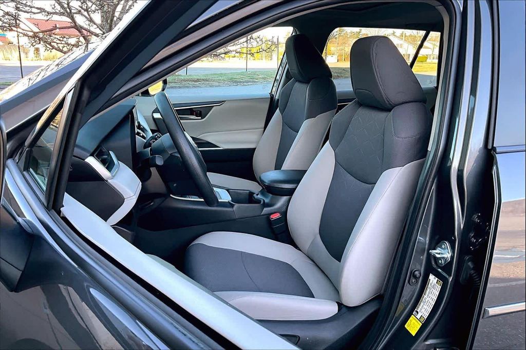 TOYOTA RAV4 - 9