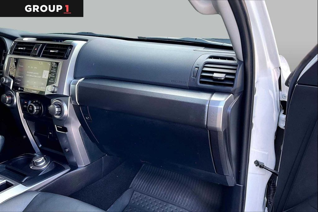 صورة مصغرة 19 لـ 2021 Toyota 4RUNNER SR5