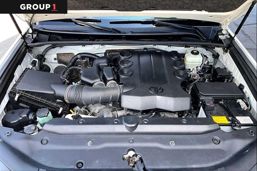 صورة مصغرة 30 لـ 2021 Toyota 4RUNNER SR5