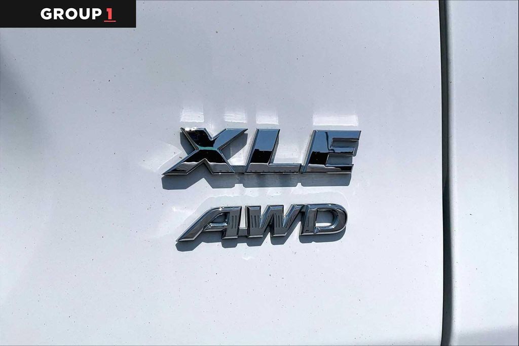 2025 Toyota RAV4 XLE photo 10