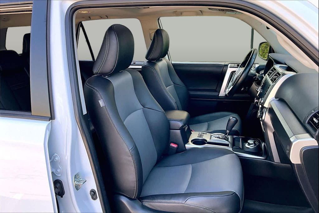صورة 8 لـ 2024 Toyota 4RUNNER SR5 PREMIUM