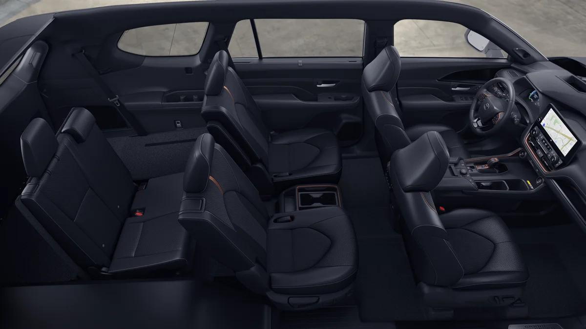 TOYOTA GRAND HIGHLANDER - 4