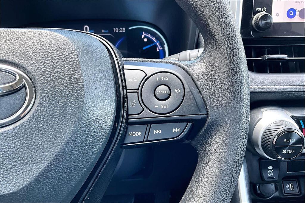 2024 Toyota RAV4 HYBRID XLE thumbnail 20