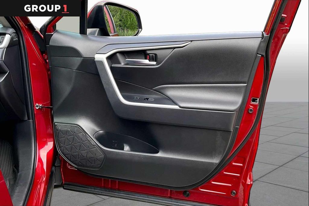 صورة مصغرة 23 لـ 2022 Toyota RAV4 XLE