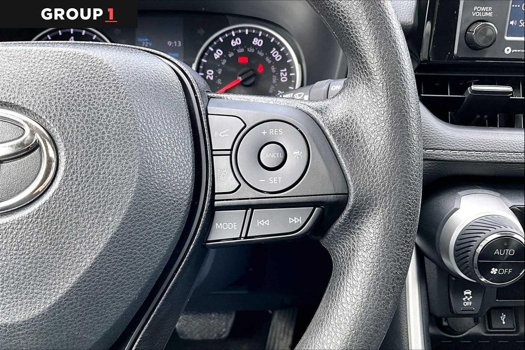 صورة مصغرة 25 لـ 2022 Toyota RAV4 XLE