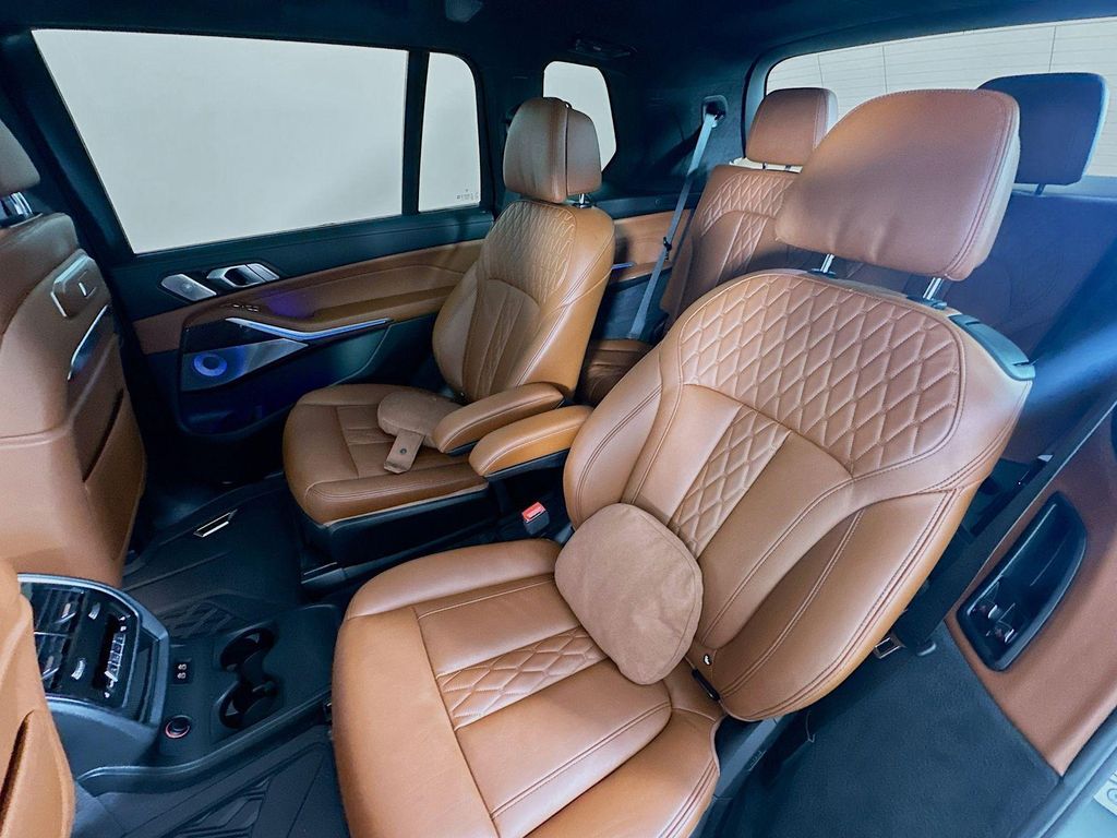 صورة مصغرة 35 لـ 2024 BMW X7 M60I