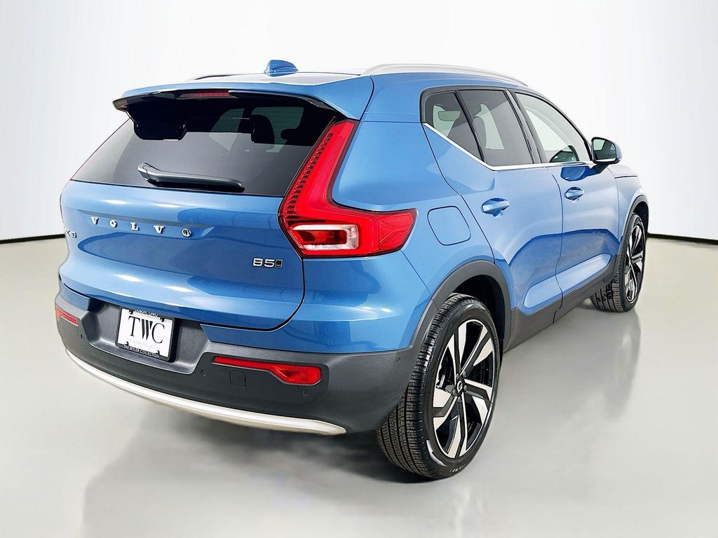 2025 Volvo XC40 B5 ULTRA BRIGHT THEME — фото 5