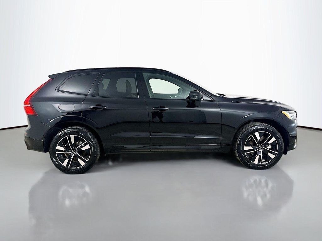 2026 Volvo XC60 B5 PLUS — фото 4