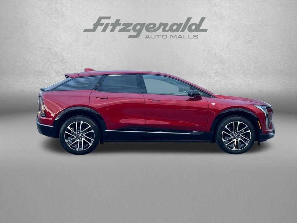 2025 Cadillac OPTIQ SPORT 2 AWD — фото 3