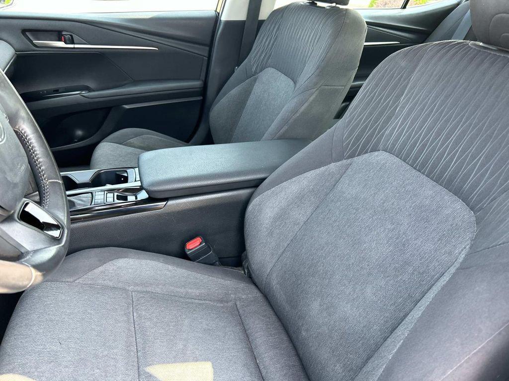 صورة مصغرة 23 لـ 2025 Toyota CAMRY LE