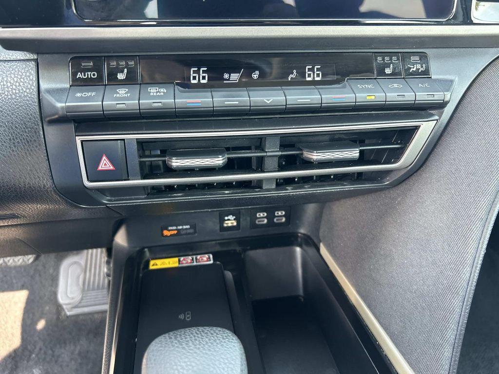 صورة مصغرة 27 لـ 2025 Toyota CAMRY LE