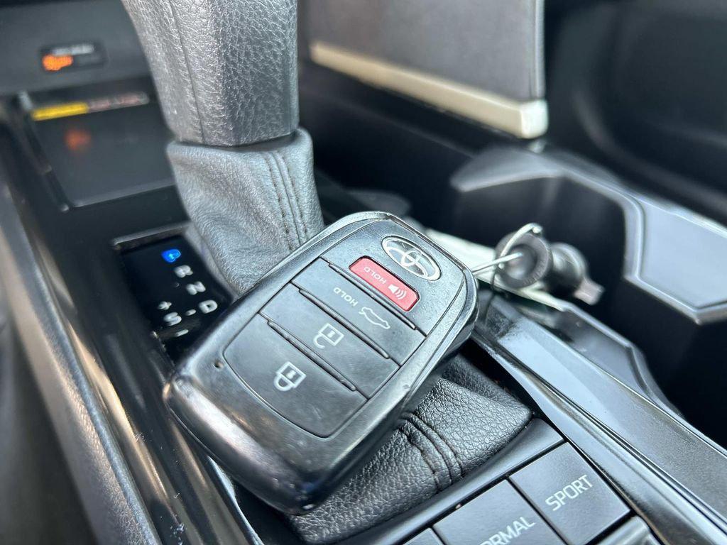 صورة مصغرة 33 لـ 2025 Toyota CAMRY LE