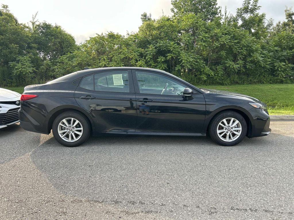 2025 Toyota CAMRY LE 照片 3