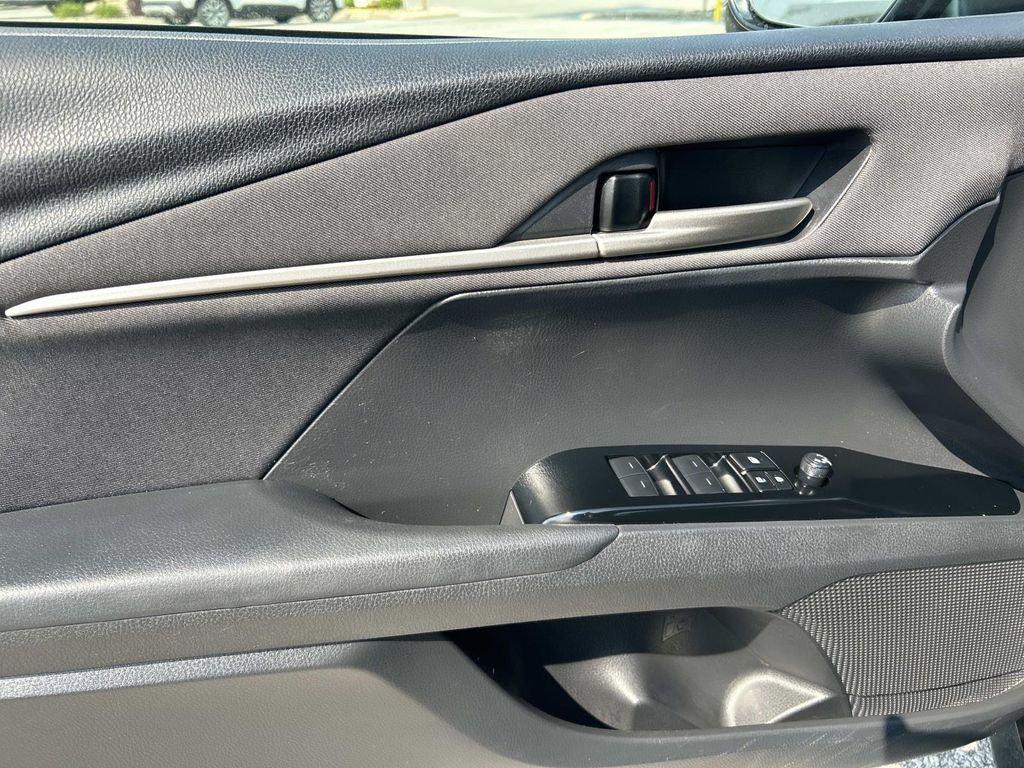 صورة مصغرة 21 لـ 2025 Toyota CAMRY LE