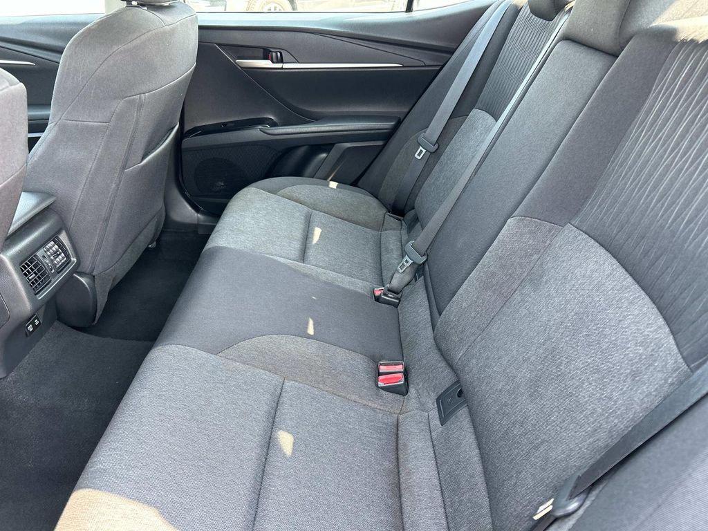 صورة مصغرة 15 لـ 2025 Toyota CAMRY LE