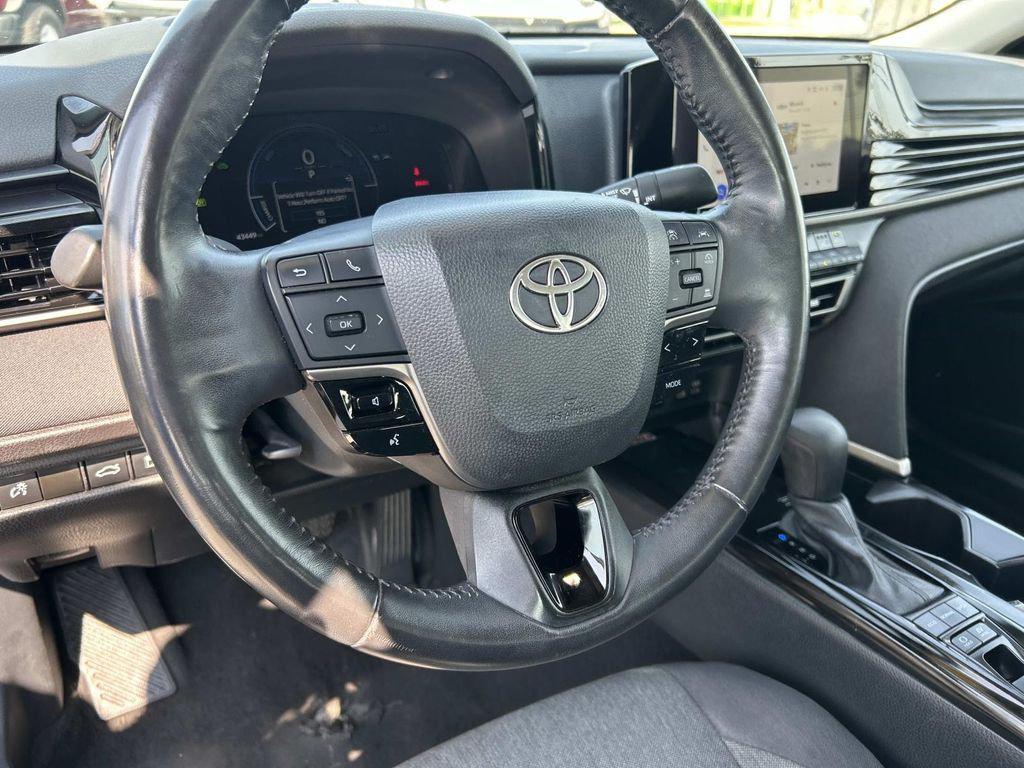 صورة مصغرة 13 لـ 2025 Toyota CAMRY LE