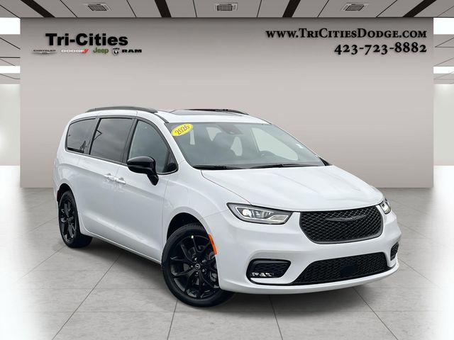 New 2026 Chrysler Pacifica Limited