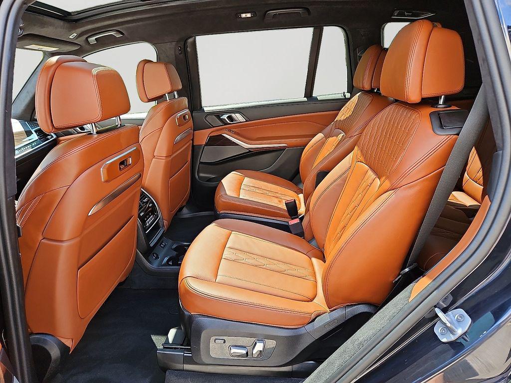 صورة 8 لـ 2024 BMW X7 XDRIVE40I