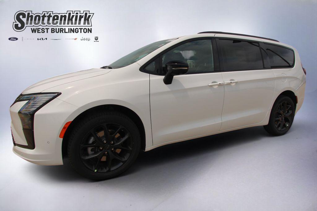 New 2027 Chrysler Pacifica LIMITED