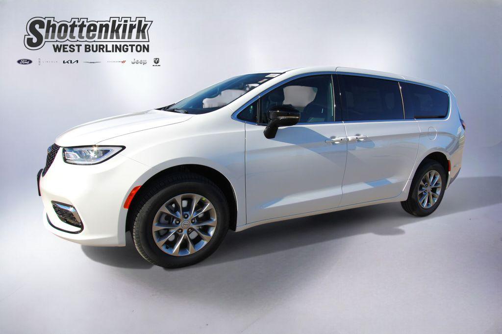 New 2026 Chrysler Pacifica Select