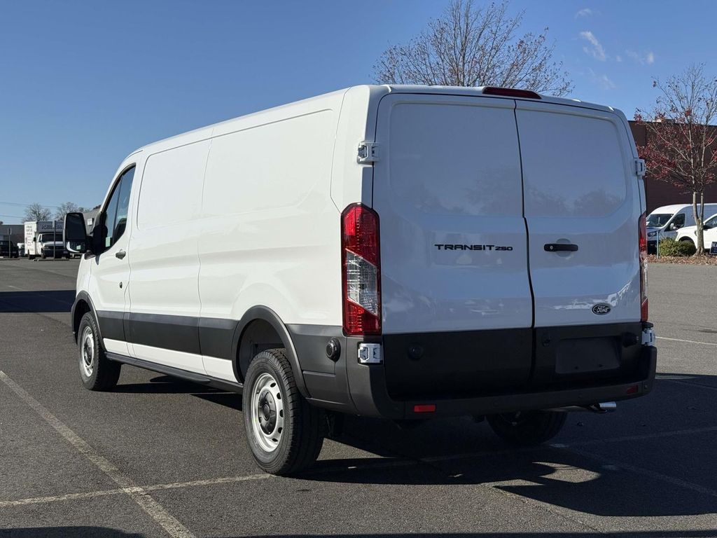 صورة 5 لـ 2026 FORD TRANSIT-250 BASE