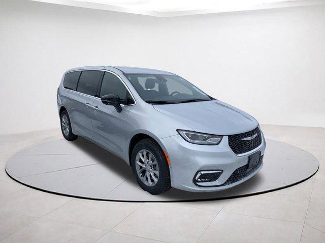 New 2026 Chrysler Pacifica Select