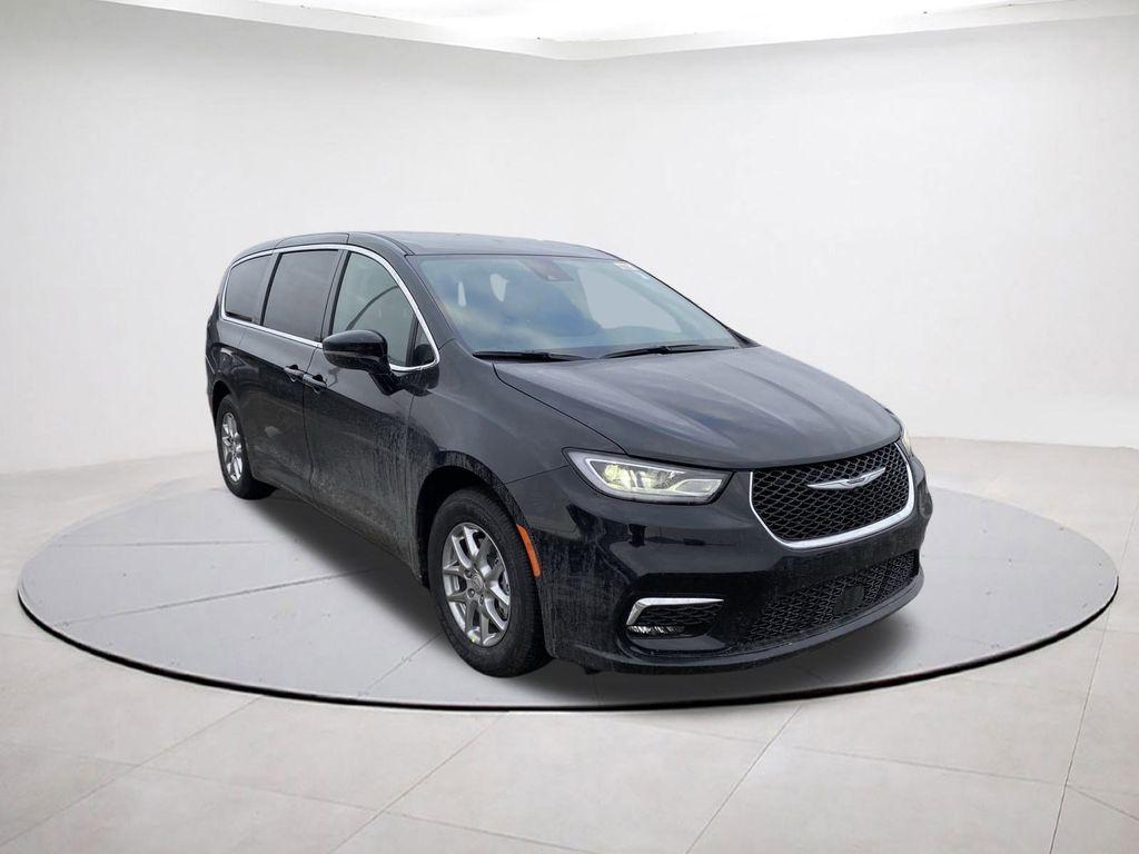 New 2026 Chrysler Pacifica Select