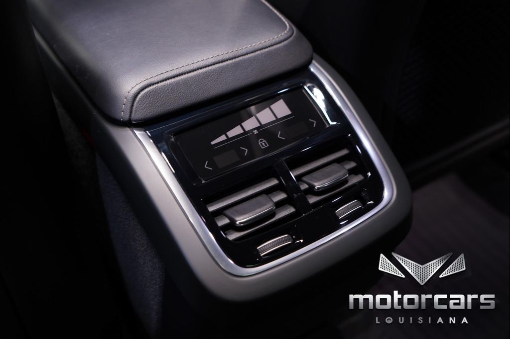 2023 Volvo XC60 B5 ULTIMATE DARK THEME — миниатюра 45