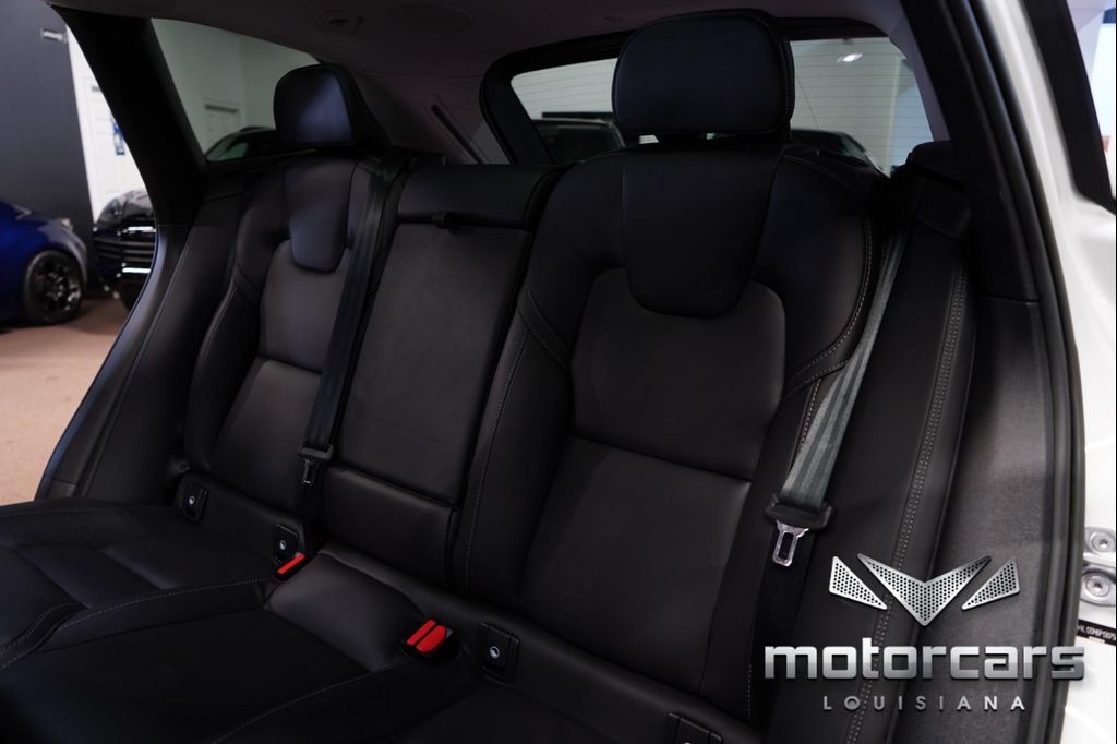2023 Volvo XC60 B5 ULTIMATE DARK THEME — миниатюра 47