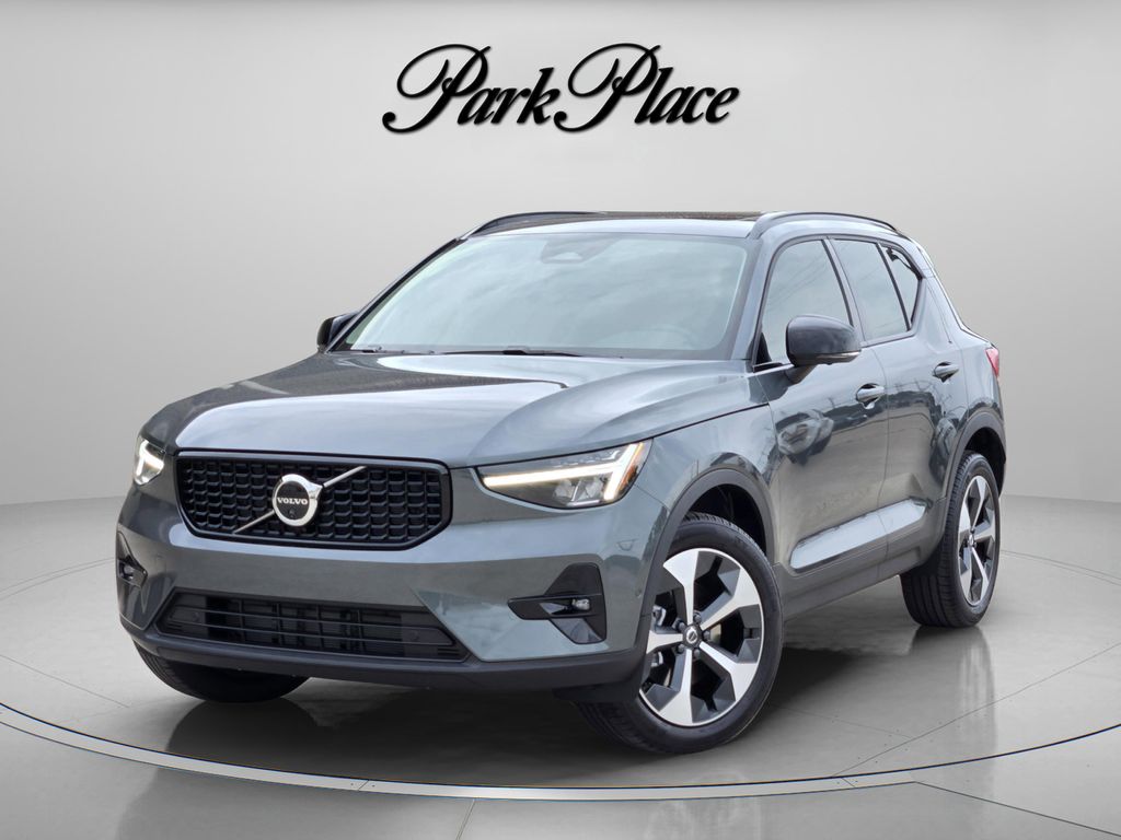 New 2026 Volvo XC40 Plus, B4 FWD Gas (mild hybrid), Dark