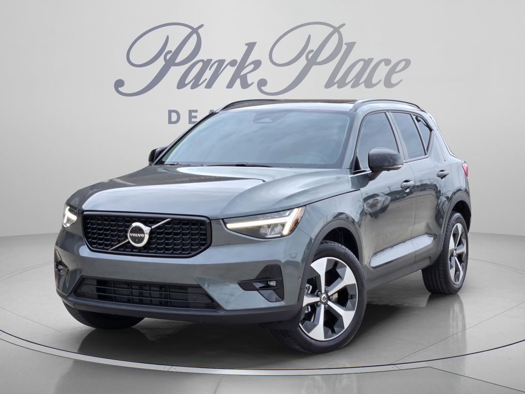 New 2026 Volvo XC40 Plus, B4 FWD Gas (mild hybrid), Dark
