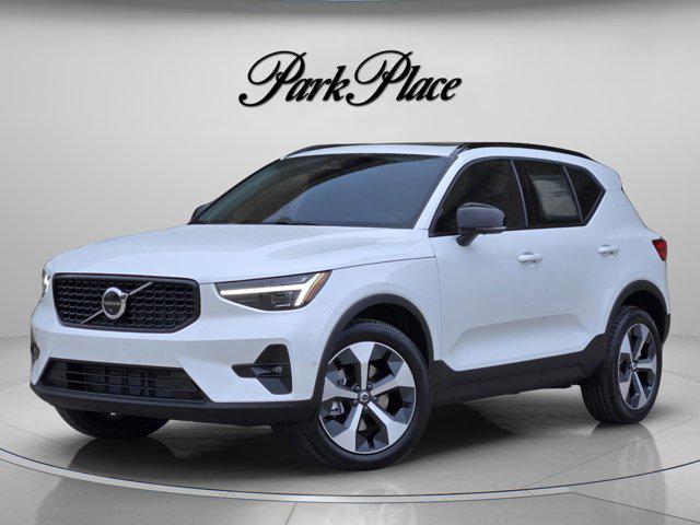 New 2026 Volvo XC40 Plus, B5 AWD Gas (mild hybrid), Dark