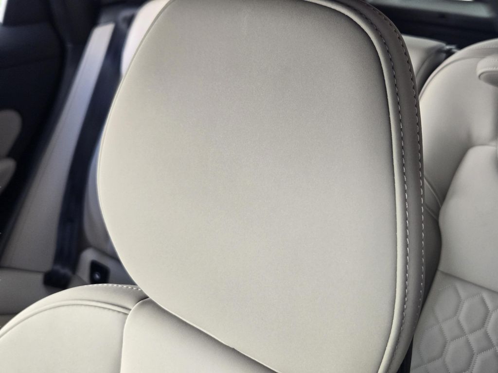 صورة 10 لـ 2026 Volvo XC60 B5 PLUS