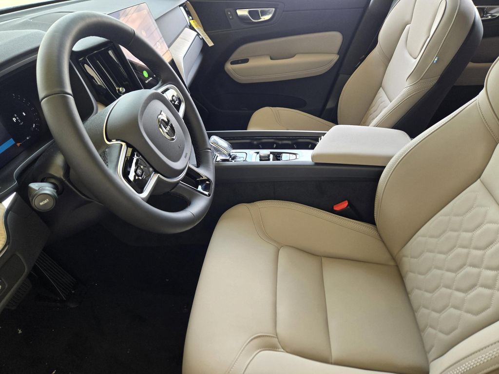 صورة 8 لـ 2026 Volvo XC60 B5 PLUS