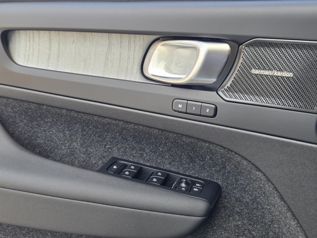 2026 Volvo XC40 PLUS, B5 AWD GAS (MILD HYBRID), DARK 缩略图 17