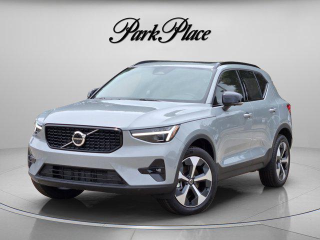 New 2026 Volvo XC40 Plus, B5 AWD Gas (mild hybrid), Dark