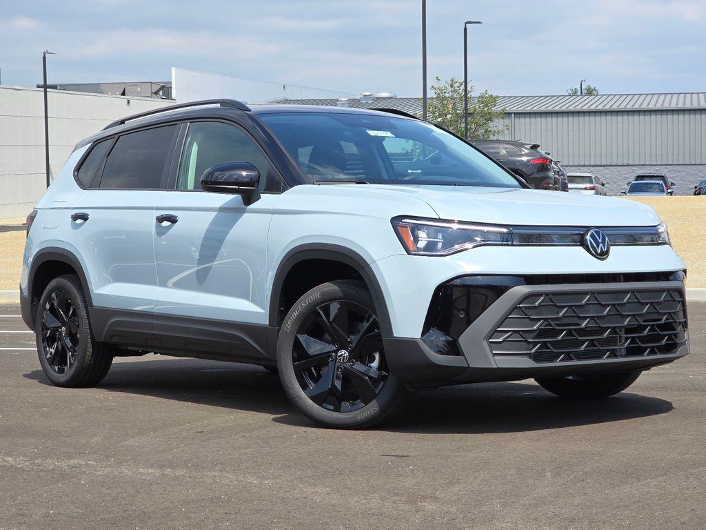 New 2026 Volkswagen Taos 1.5T SE Black