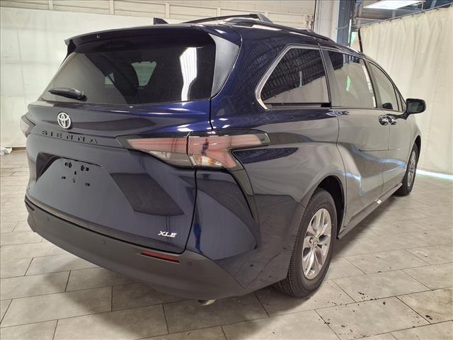 TOYOTA SIENNA - 7