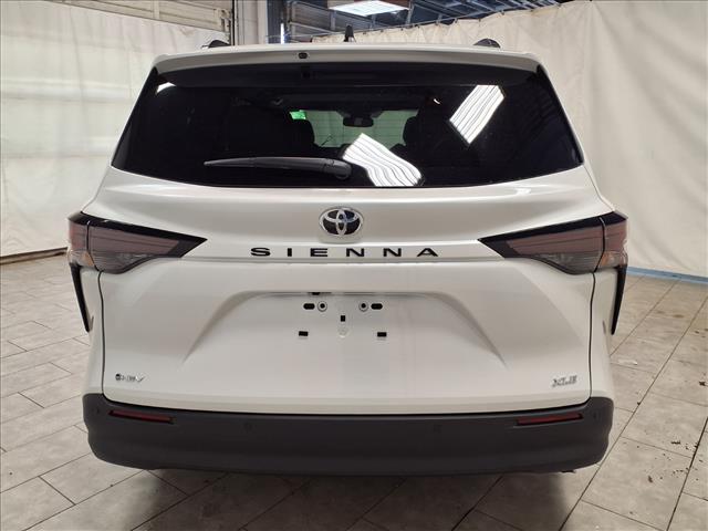 TOYOTA SIENNA - 6
