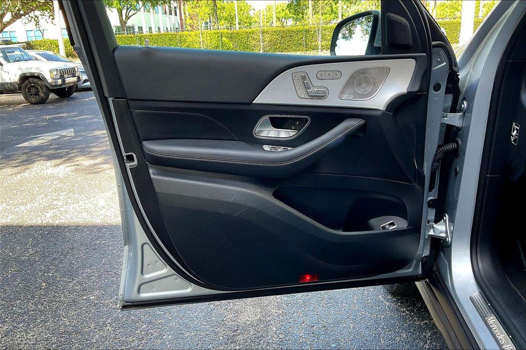 MERCEDES-BENZ GLS - 2