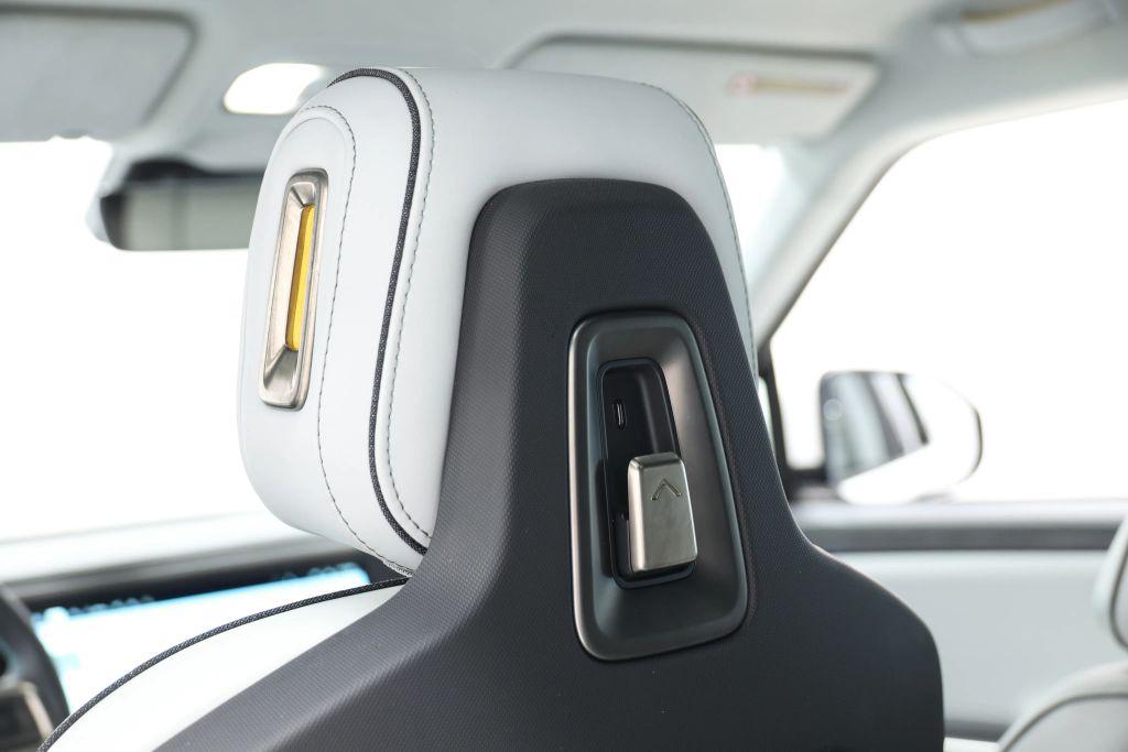 2024 Rivian R1S ADVENTURE QUAD MOTOR LARGE PACK 缩略图 62
