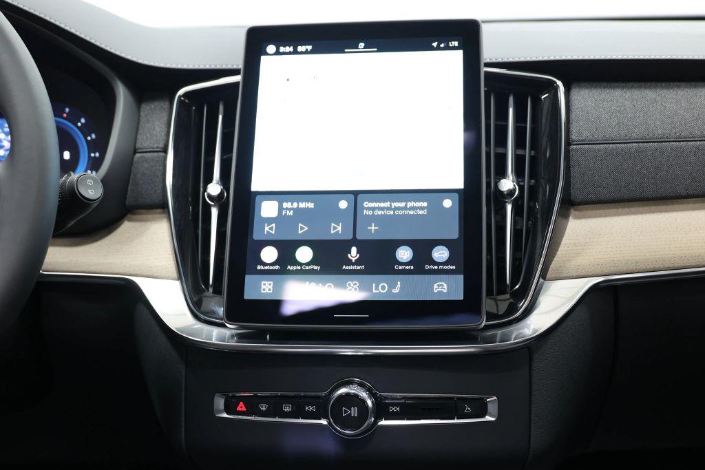 2025 Volvo XC90 B6 CORE — миниатюра 33