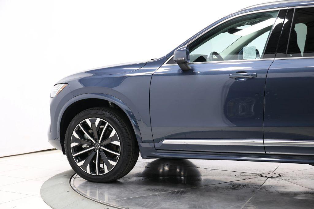 2025 Volvo XC90 B6 CORE 照片 9
