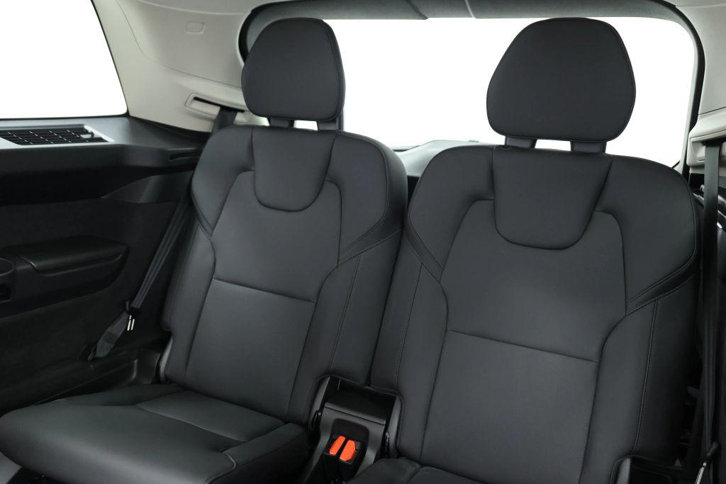 2025 Volvo XC90 B6 CORE 照片 4
