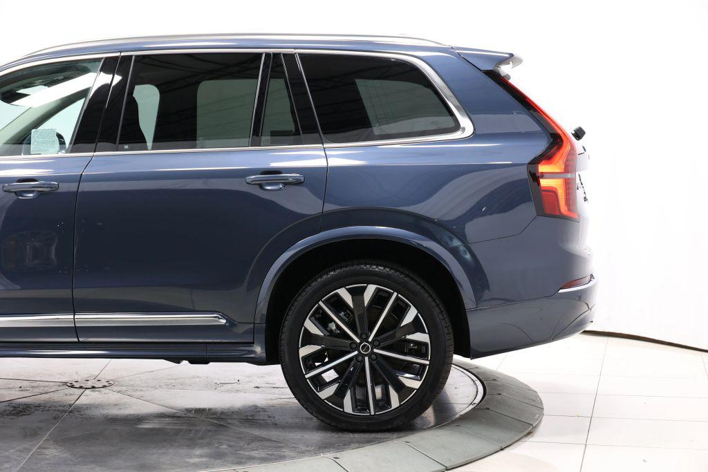 2025 Volvo XC90 B6 CORE — миниатюра 11